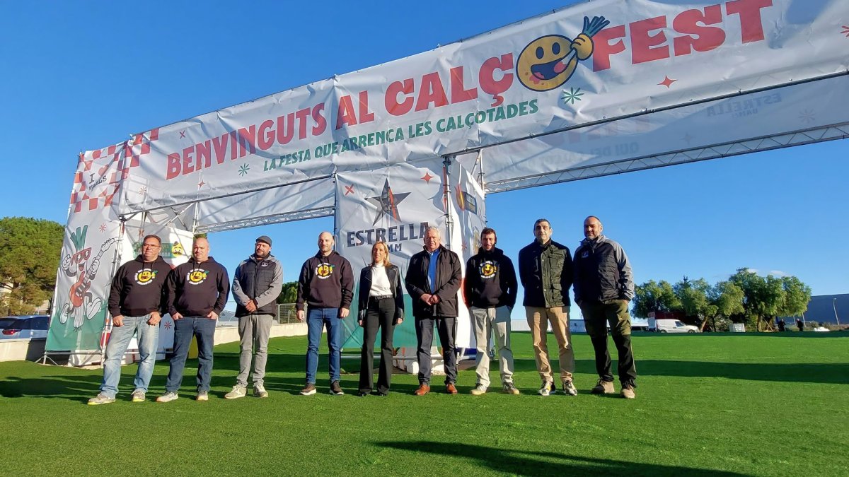 Visita, aquest dimarts, 18 de novembre, a la carpa que acollirà el festival Calçofest.