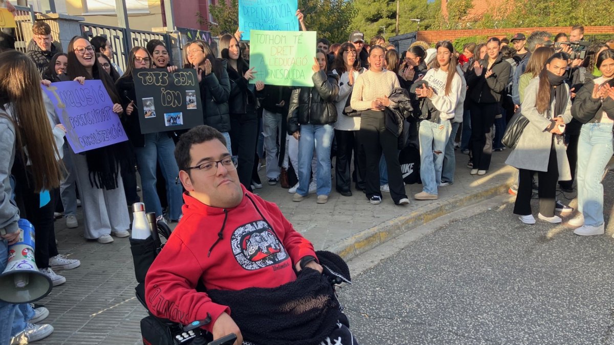 Ion arropado por sus compañeros