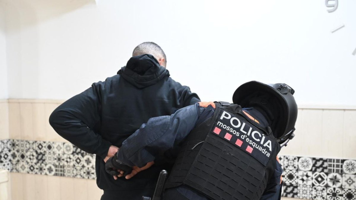 Los Mossos han detenido a una persona por un presunto robo con fuerza en El Vendrell
