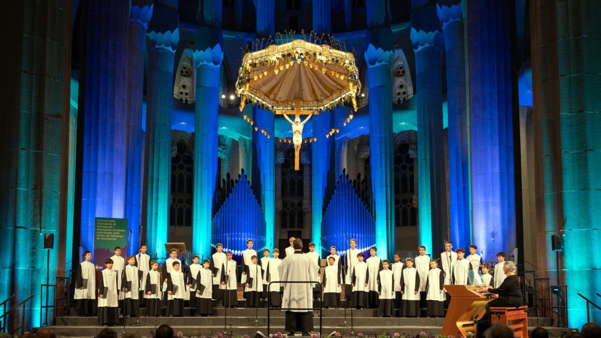 Una de les escolanies que han participat en aquest acte a la Sagrada Família.