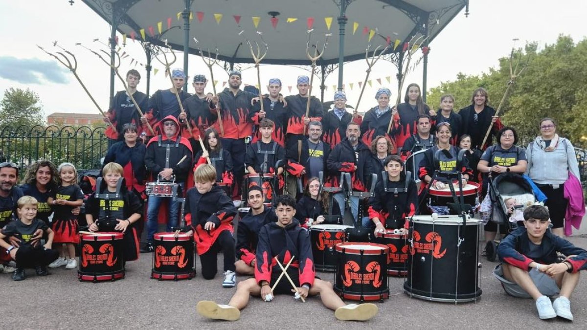 El grup Diables Sheron de Móra d'Ebre.