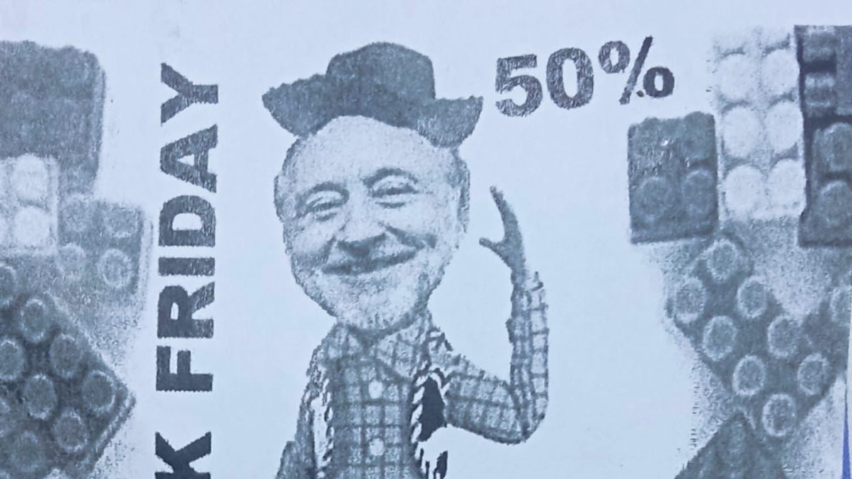 Una de les octavetes llençades des de la plaça del Mercadal.