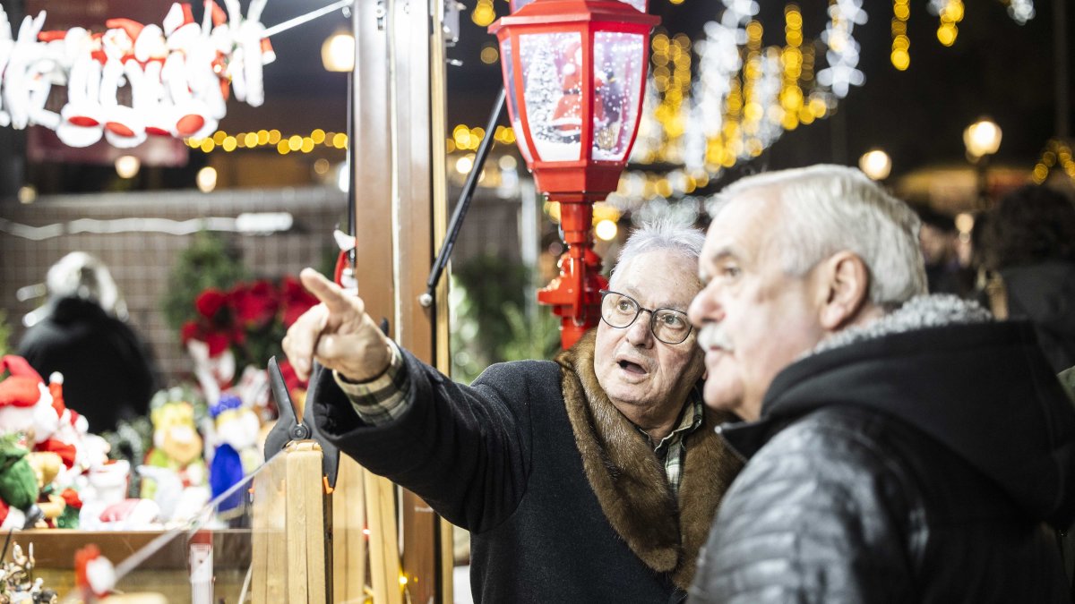 La Rambla Nova se convierte en un escaparate de productos.