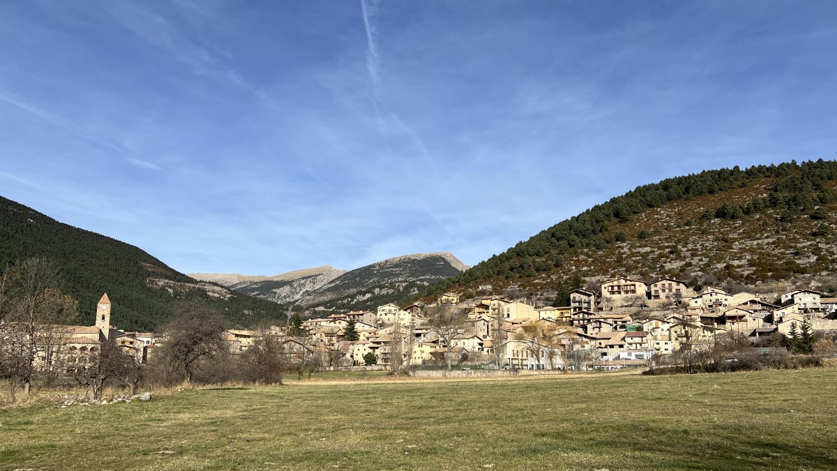 Vista general del pueblo de Gòsol, de unos 200 habitantes