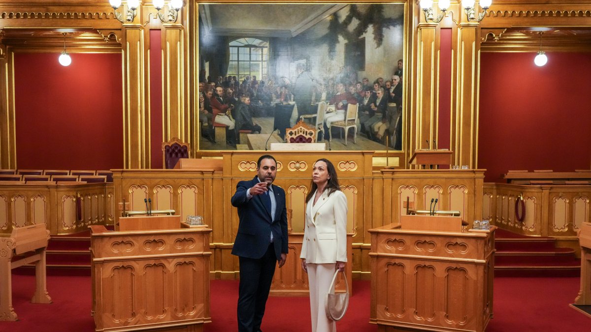 Maria Corina Machado acompañada del presidente del Storting, Masoud Gharahkhani.