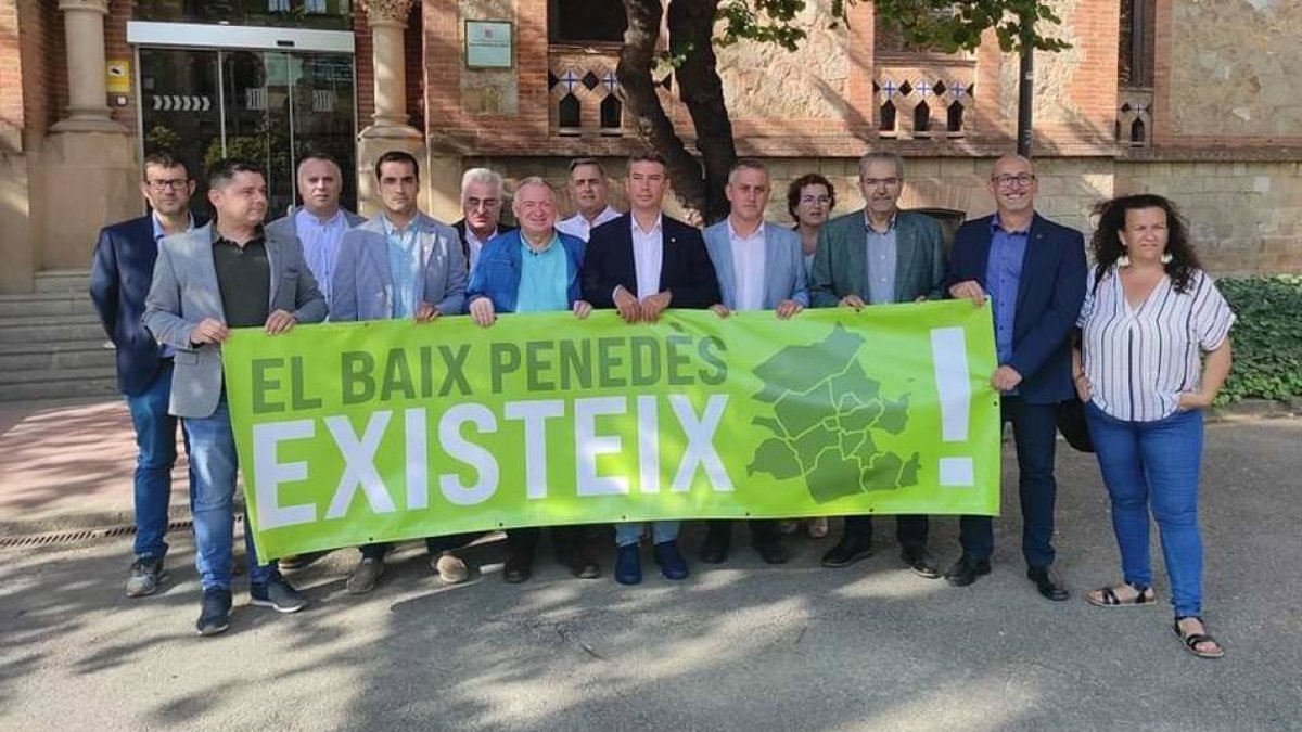 Los alcaldes del Baix Penedès se unieron para reivindicar la comarca