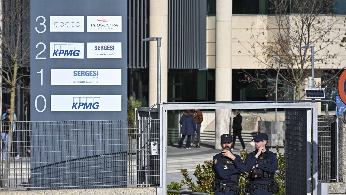 La UDEF está registrando la sede de la empresa de aerolíneas Plus Ultra por un presunto delito de blanqueo de capitales, este jueves