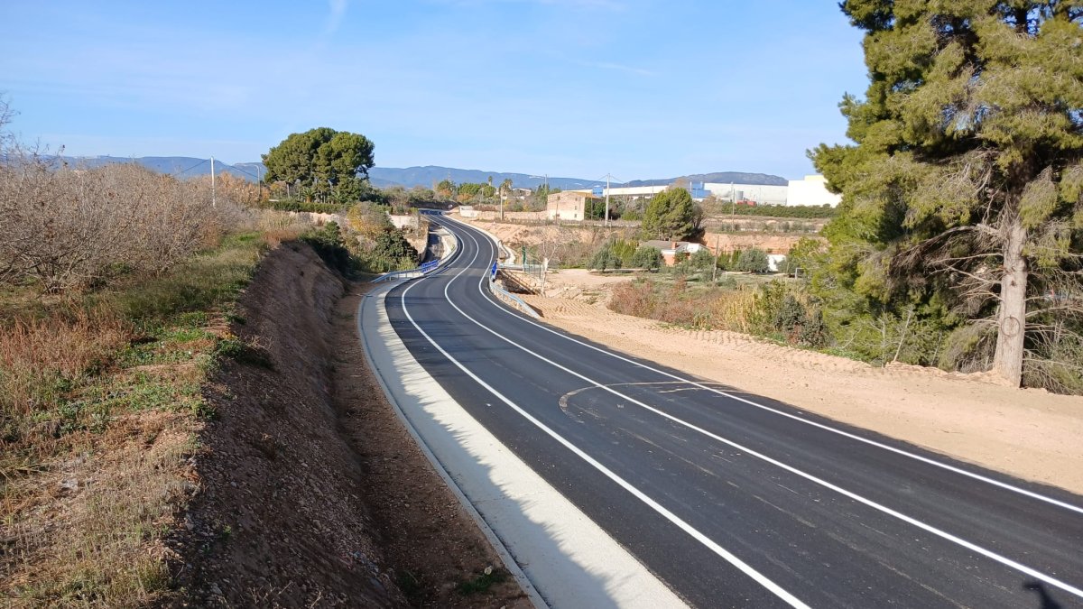 La carretera entre Valls i Vilabella s'ha eixamplat.