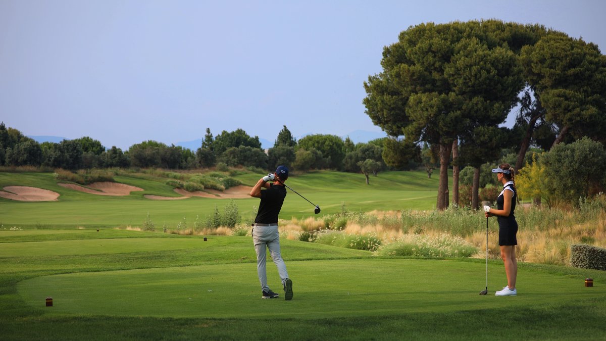 El resort cuenta con tres campos de golf: Lakes, Hills i Ruins.