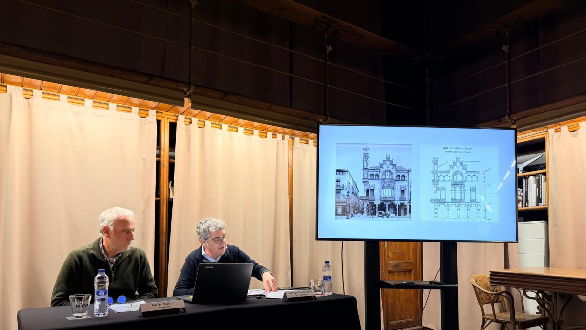 La Casa Navàs és considerada un dels millors exemples del Modernisme europeu per la seva singularitat i excepcional estat de conservació.