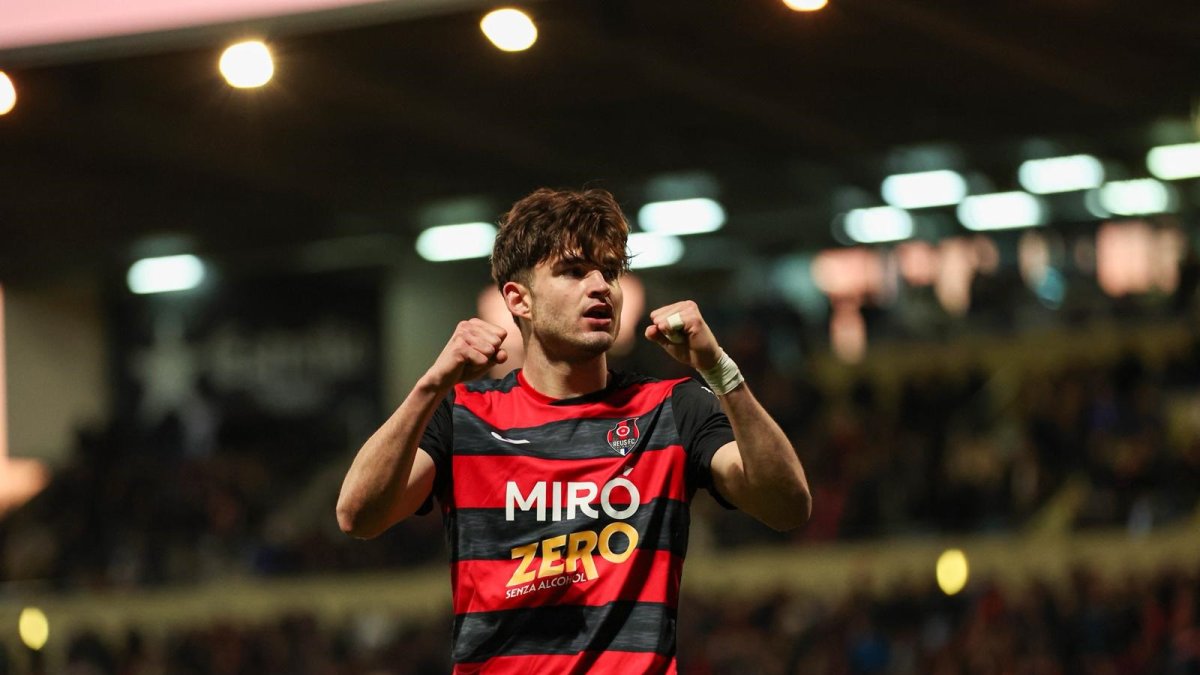 Miquel Ustrell celebra el gol que le anotó al Barça Atlètic.
