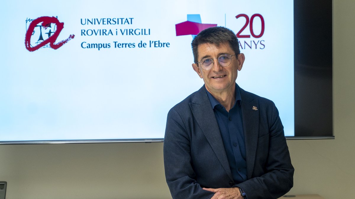 El rector de la URV, Josep Pallarès, al campus Terres de l’Ebre, que enguany celebra 20 anys