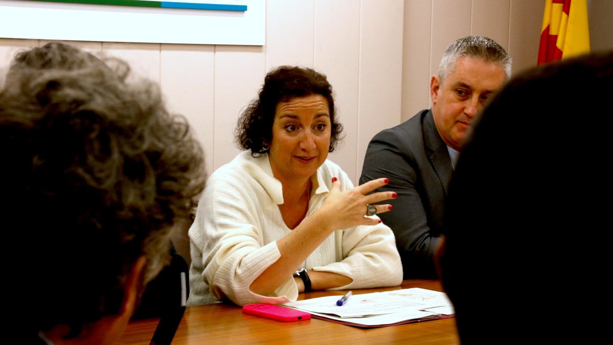 La consellera d’Economia i Finances, Alícia Romero, se reúne con los alcaldes del Baix Penedès