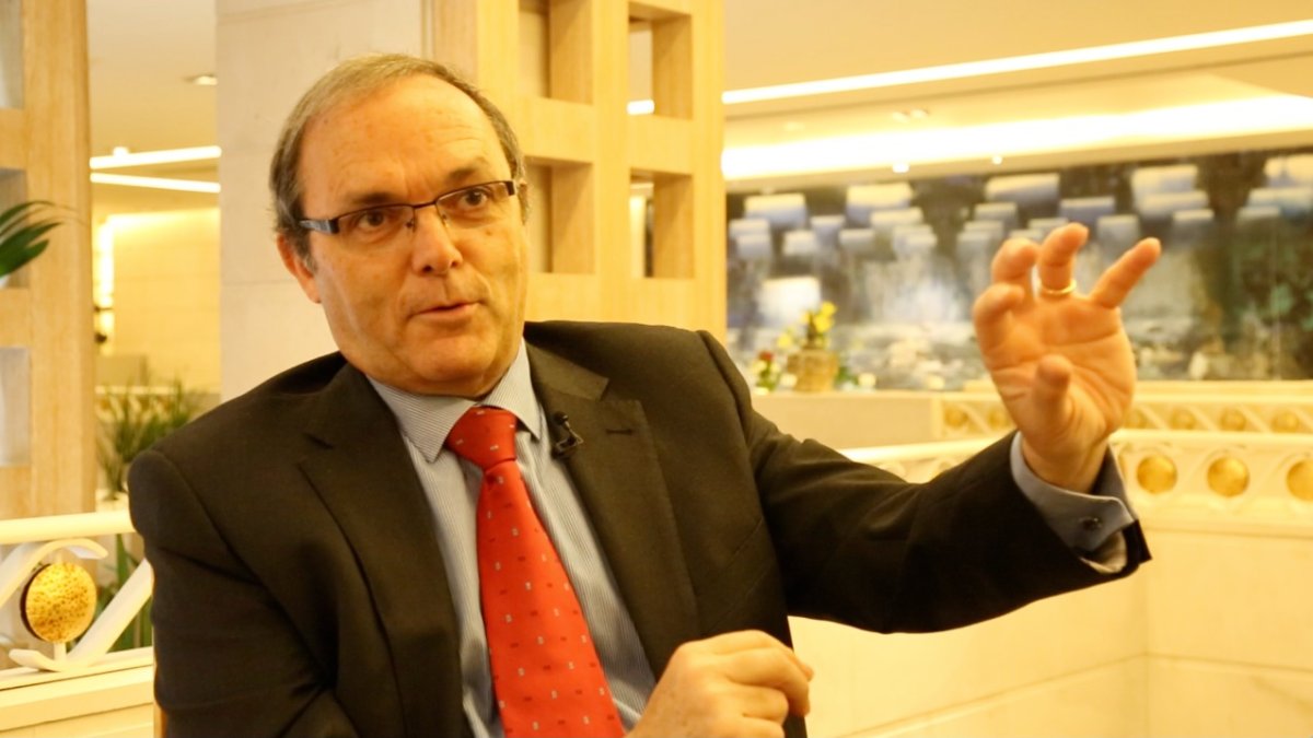 Almuzara és considerat un expert en la vida i obra de Gaudí.