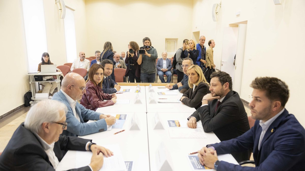 Imagen de la primera reunión del gobierno metropolitano, en La Canonja