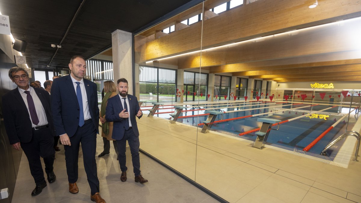 Inauguració del complex, pel conseller d'Esports, Berni Álvarez.