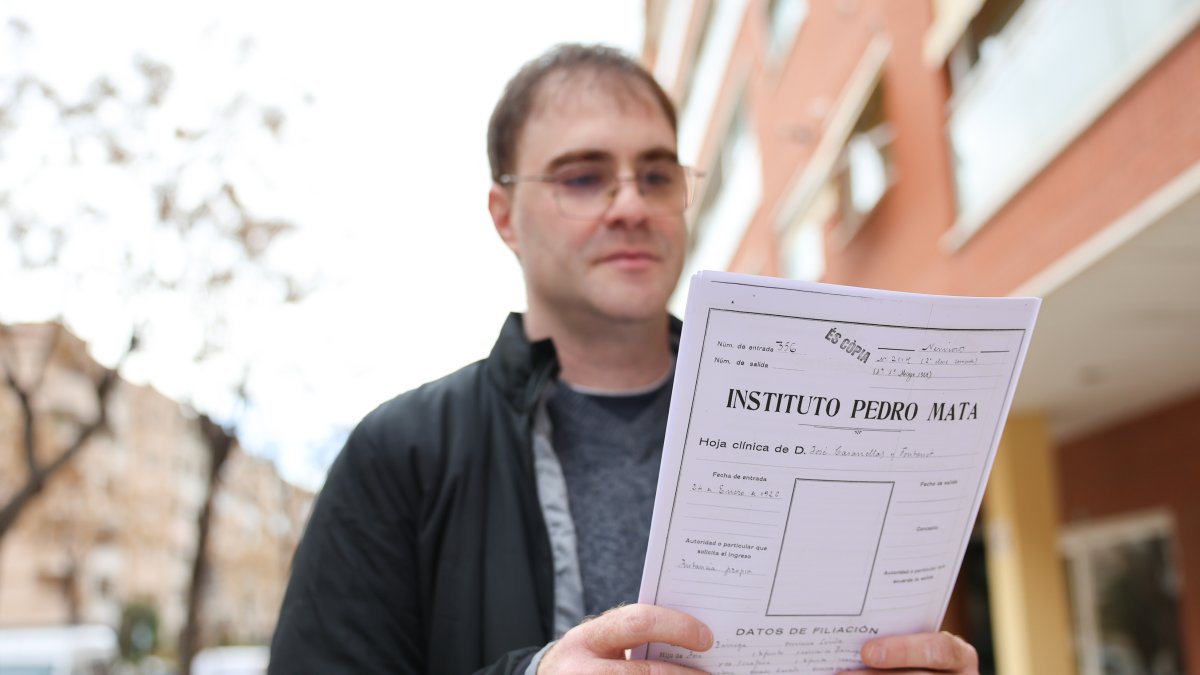 Francesc Martínez es familiar de uno de los fallecidos durante la época de hambruna en los centros de salud mental catalanes durante la Guerra Civil.