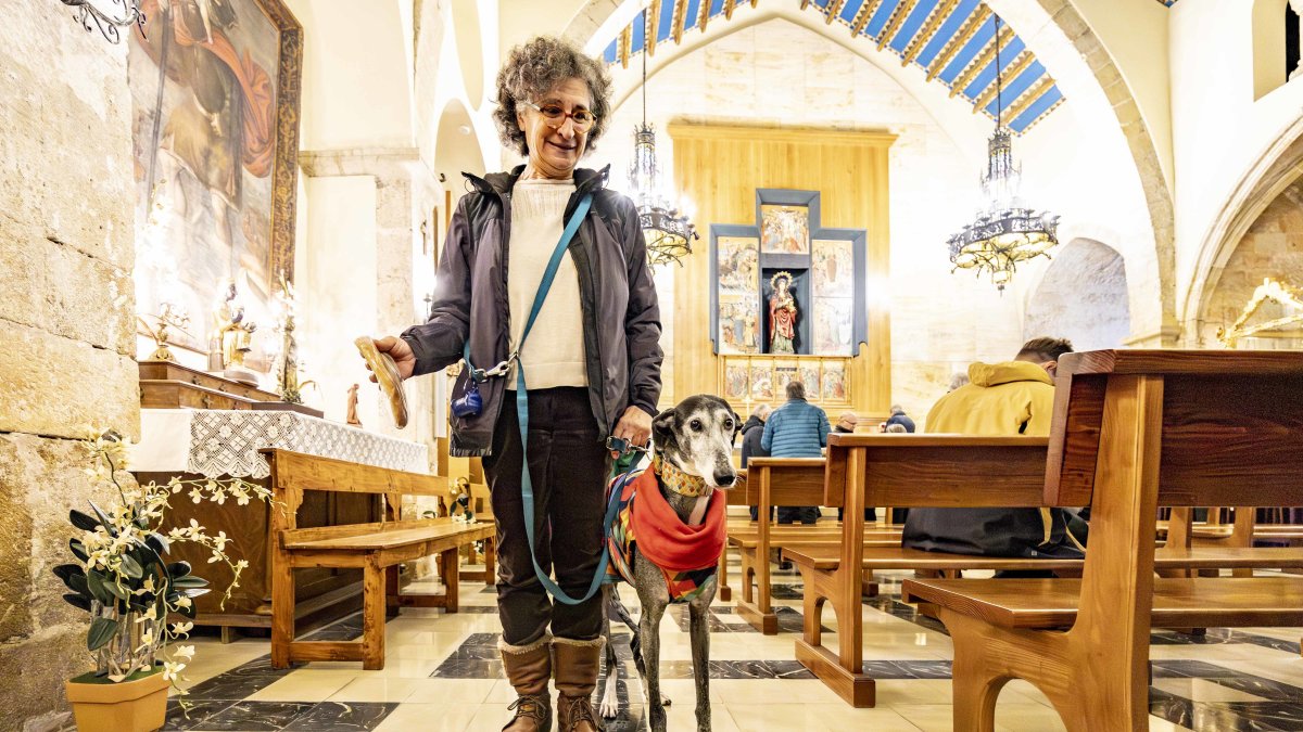 Bagheera, uno de los perros que ha recibido la bendición en la iglesia de Sant Llorenç.
