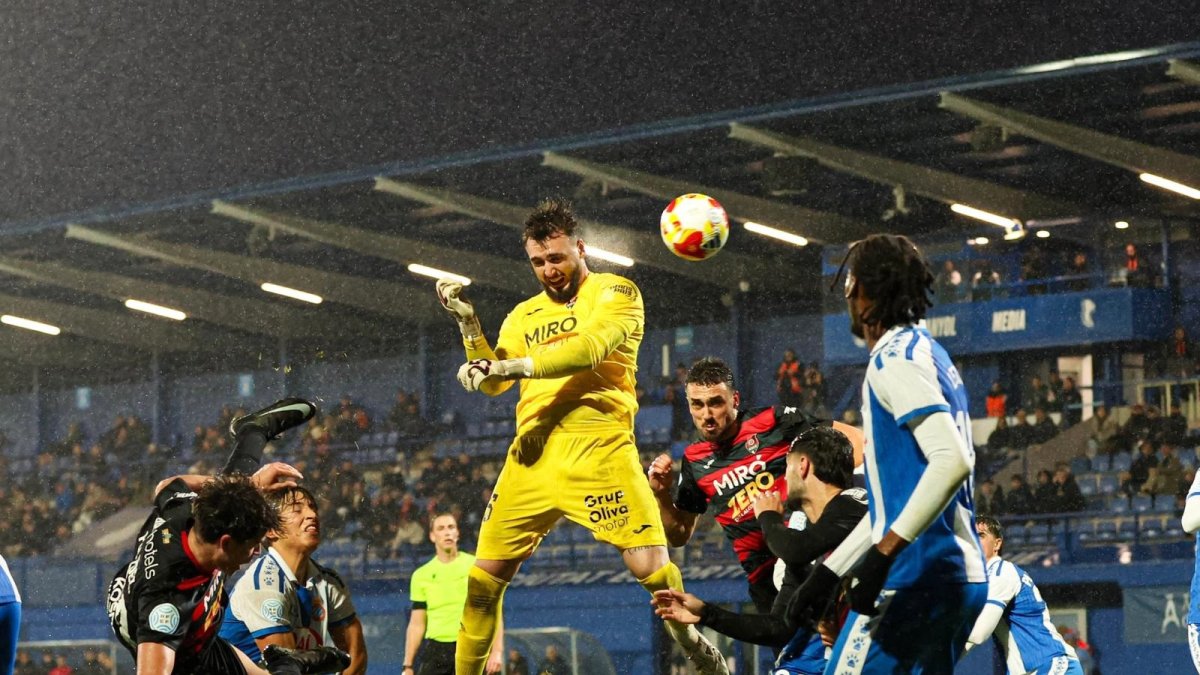 El meta del Reus, Pacheco, ha rozado el empate en el tiempo añadido.