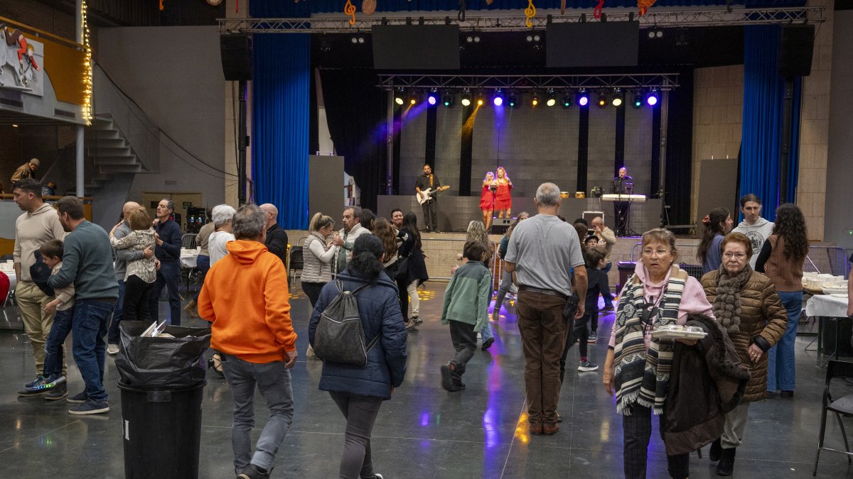 Tot i la pluja, s'han pogut conservar alguns actes com el Ball de Vermut