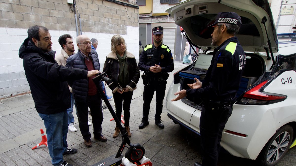 Presentació del cinemòmetre de què farà ús a partir d'ara la Policia Local de Tortosa.