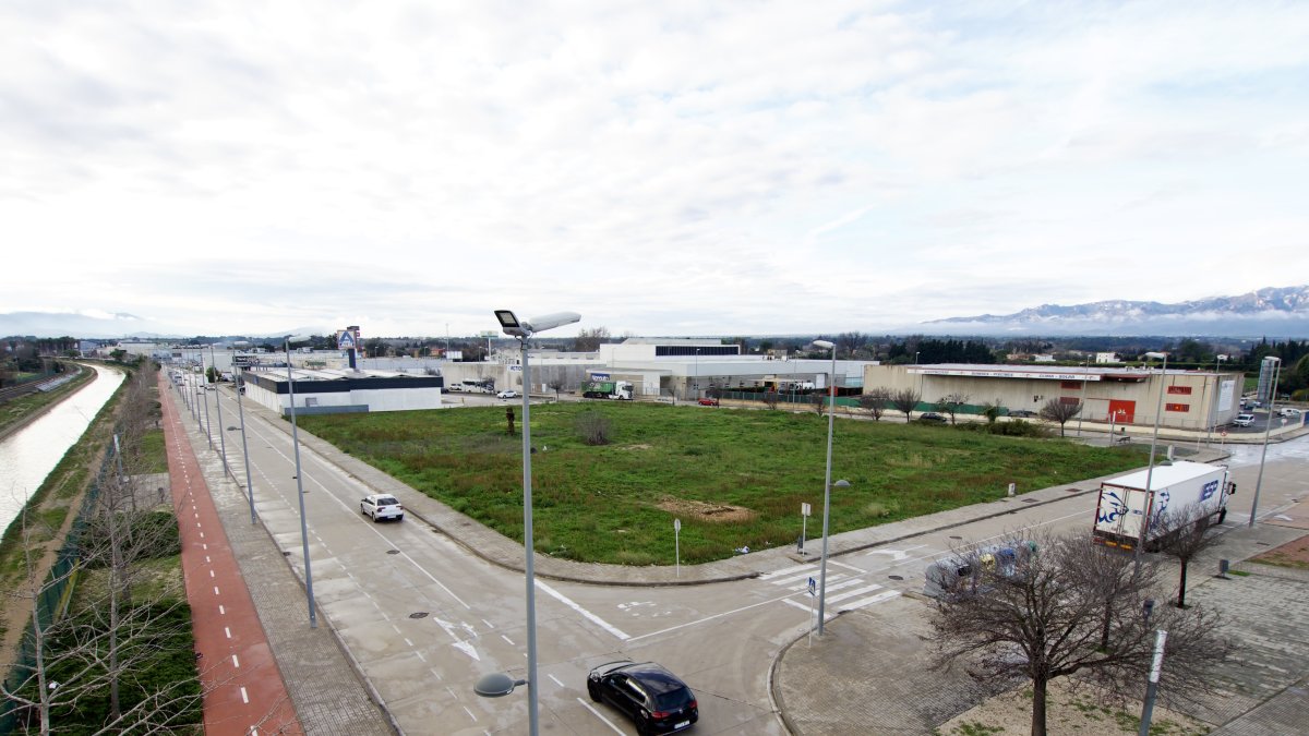 Terrenys on s'ubicarà el nou Lidl, a Tortosa