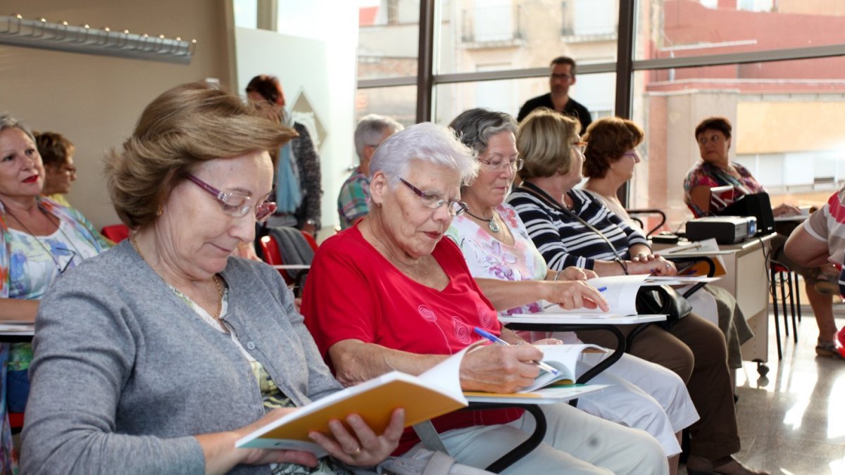 Imatge d'arxiu del Taller de Memòria per la gent gran del Casal de Dones de Reus
