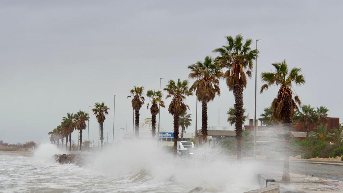 Imagen de archivo de un fuerte temporal marítimo en el Ebre