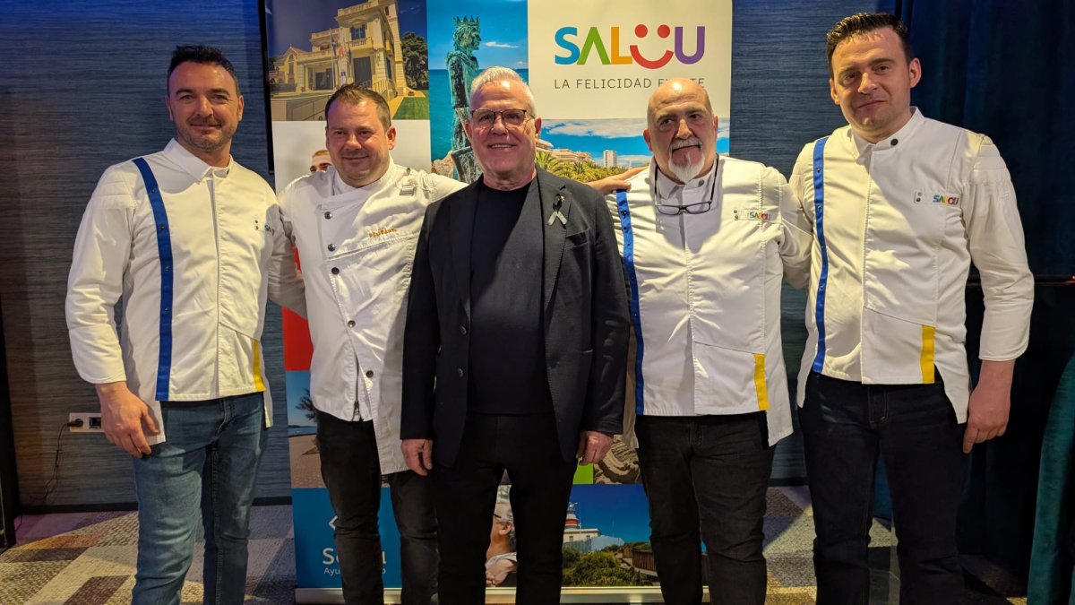 El alcalde, Pere Granados, junto a los chefs de Salou Félix Ruiz (Lunattic), Pep Moreno (Deliranto), Edu Cuesta (Gastrobar MRKT) y José Antonio Espartero (Huma).