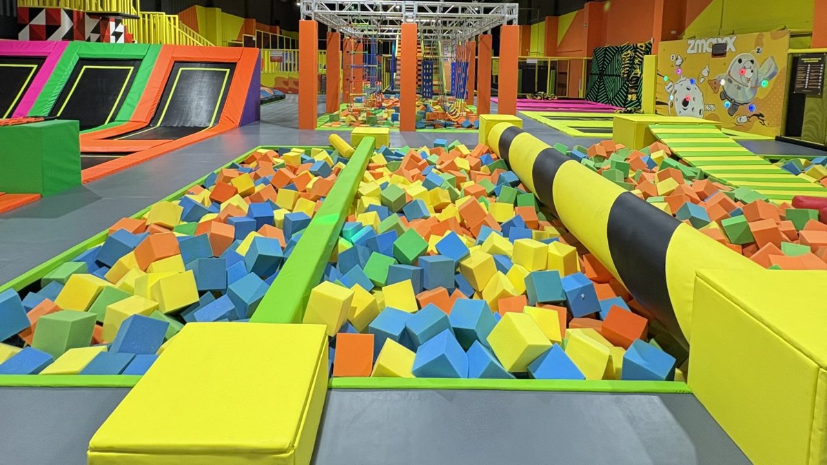 El parque está diseñado con dos áreas diferenciadas: una especialmente adaptada para los más pequeños.