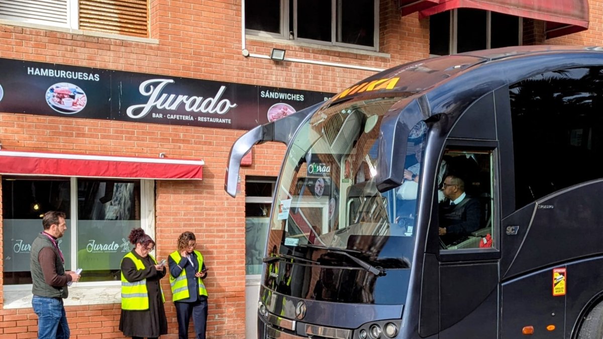 Los autobuses de Renfe delante de la estación de Tarragona
