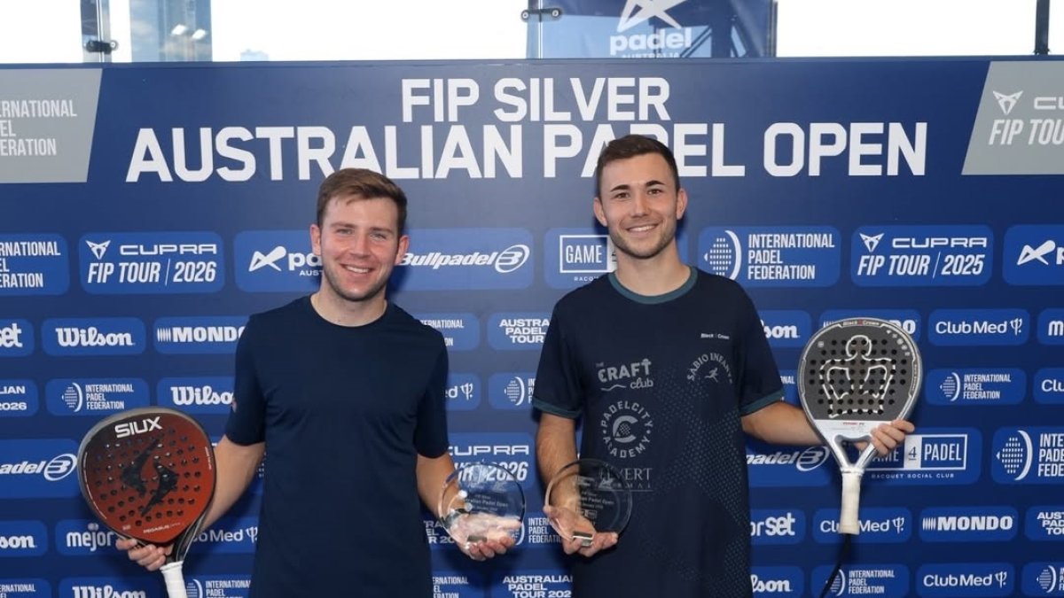 Robert Belmont y Guillem Figuerola, con sus trofeos en el Australian Padel Open.