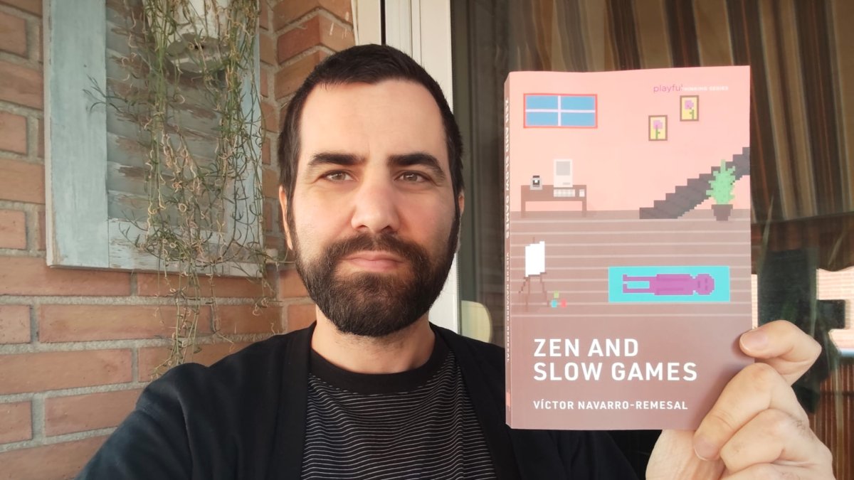 Víctor Navarro, formado en la URV y profesor en el TecnoCampus de la Universitat Pompeu Fabra, con su nuevo libro.