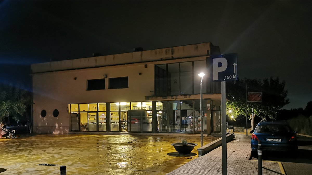 La víctima va anar al bar del Casal per demanar ajuda.