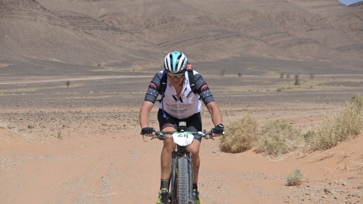 August Pascual, durant una etapa de la Titan Desert.