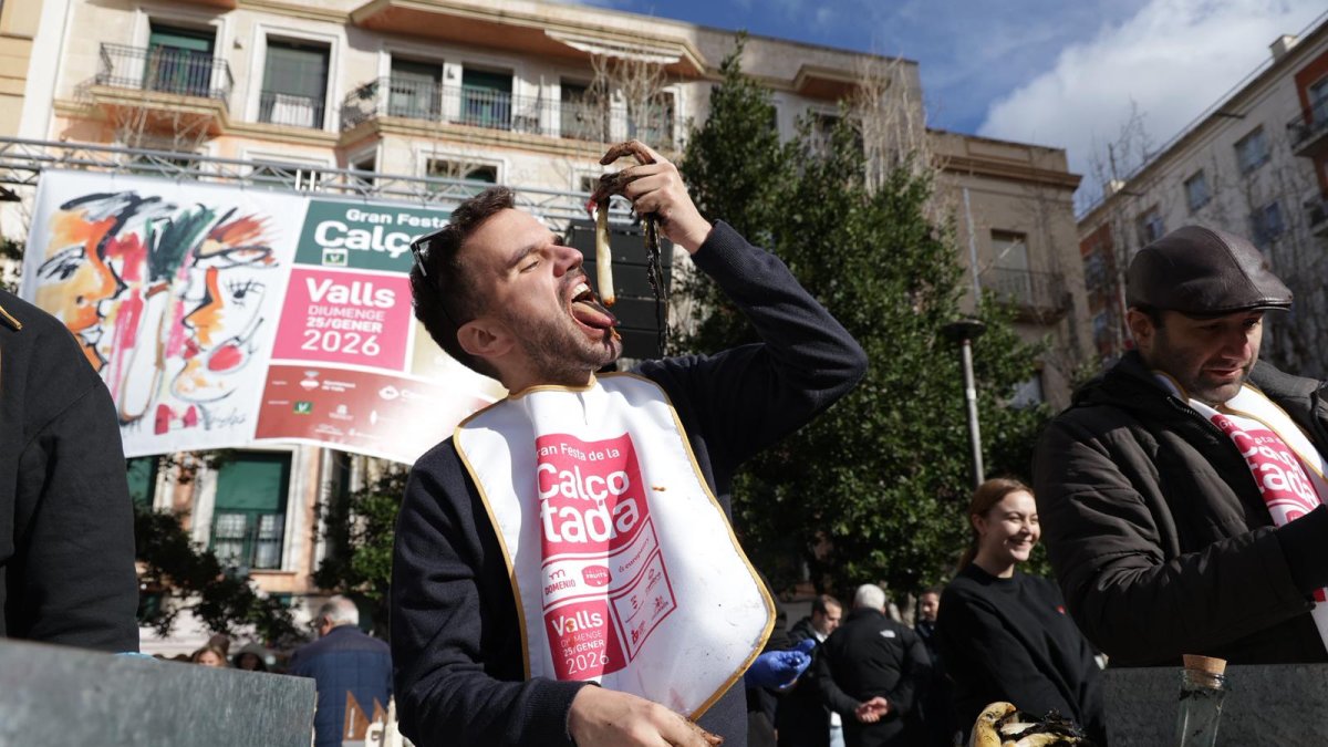 Xavier Currius ha guanyat el 40è Concurs de Menjar Calçots de Valls, amb 3,9 quilos.