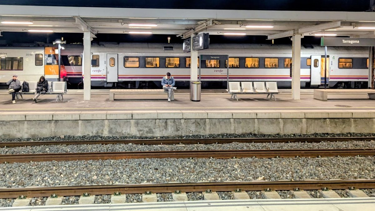 Pocos usuarios confiaban en coger un tren este lunes por la mañana