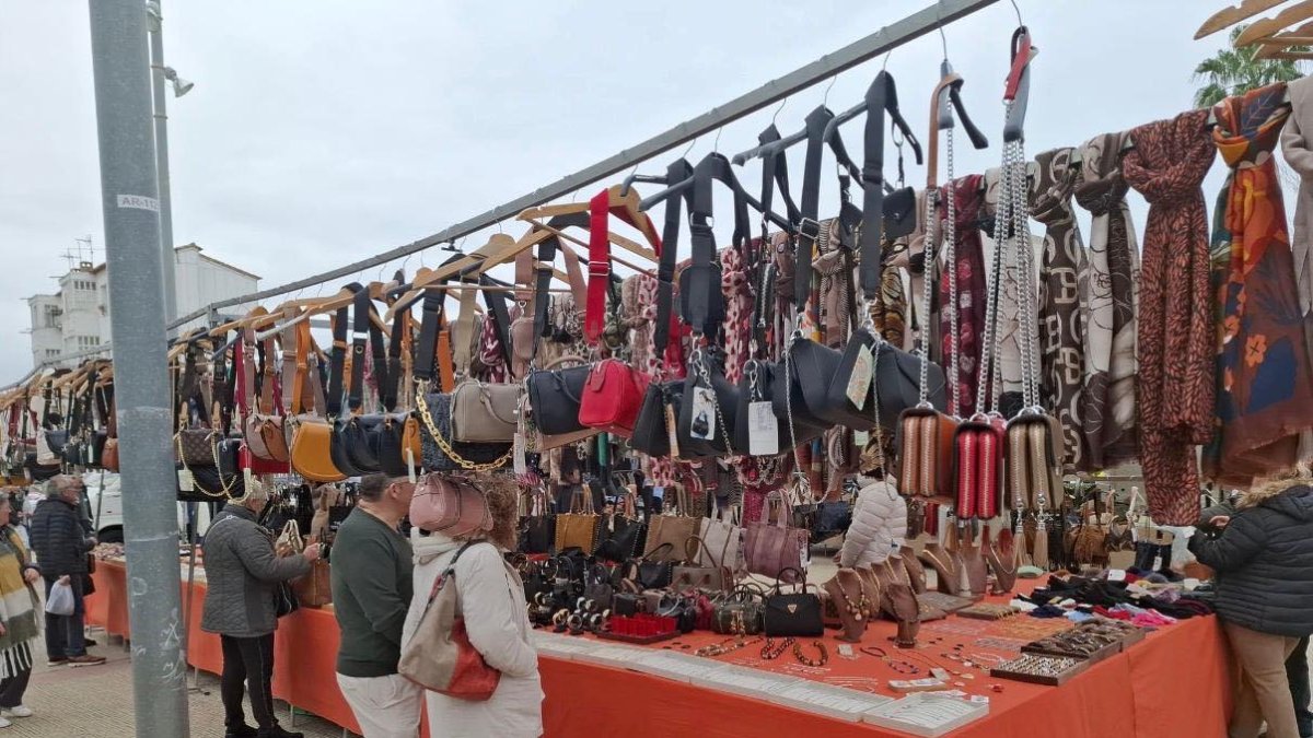 Una de las paradas del nuevo mercadillo de Banyeres