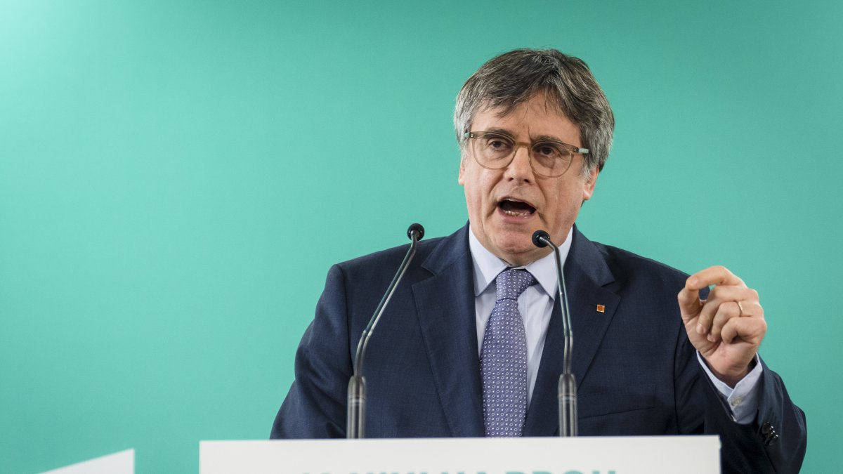 El presidente de JxCat, Carles Puigdemont, durante una rueda de prensa tras una reunión extraordinaria de la dirección del partido en Perpinya (Francia) el pasado sábado.