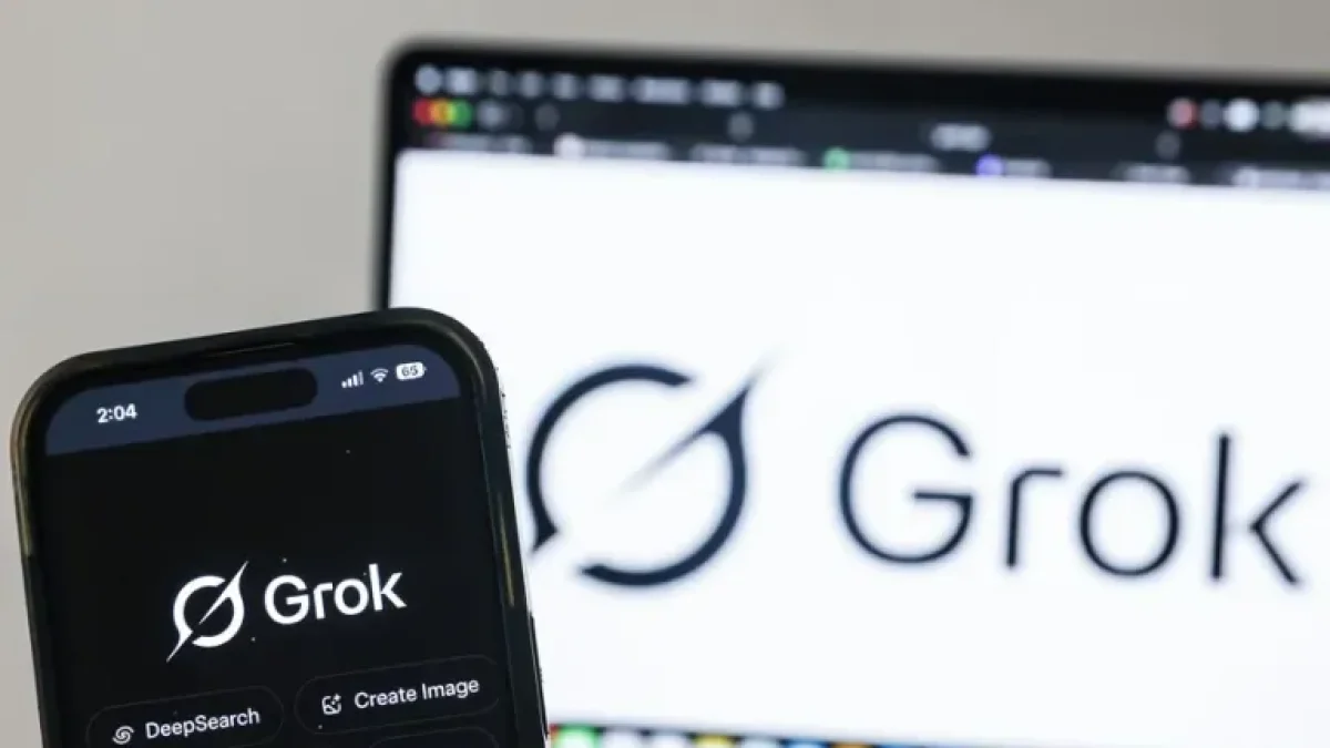 El sitio web de la inteligencia artificial (IA) Grok se muestra en un teléfono móvil en una imagen reciente.