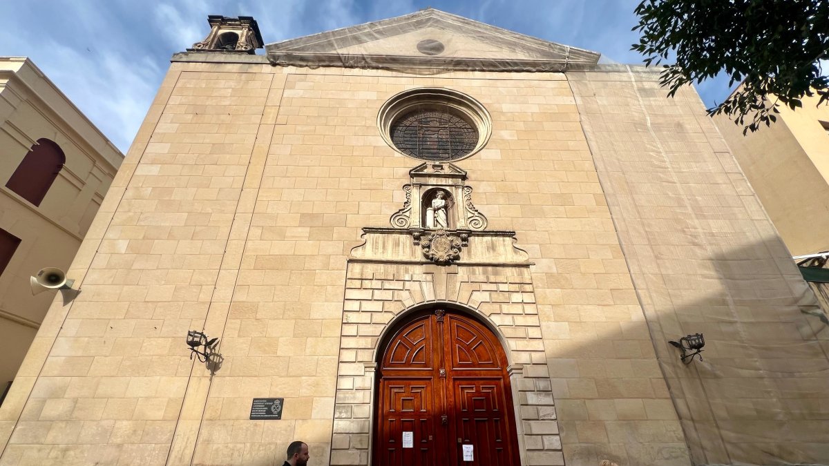 La junta cessada va anunciar que han reobert un espai segur dins del temple per venerar la imatges.