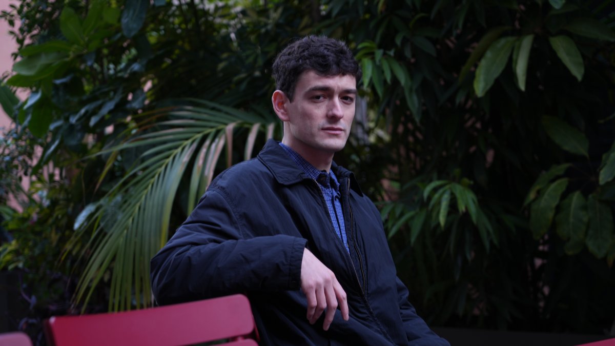 El escritor Pol Guasch presentando su libro Relíquia en la sede de Anagrama, en Barcelona