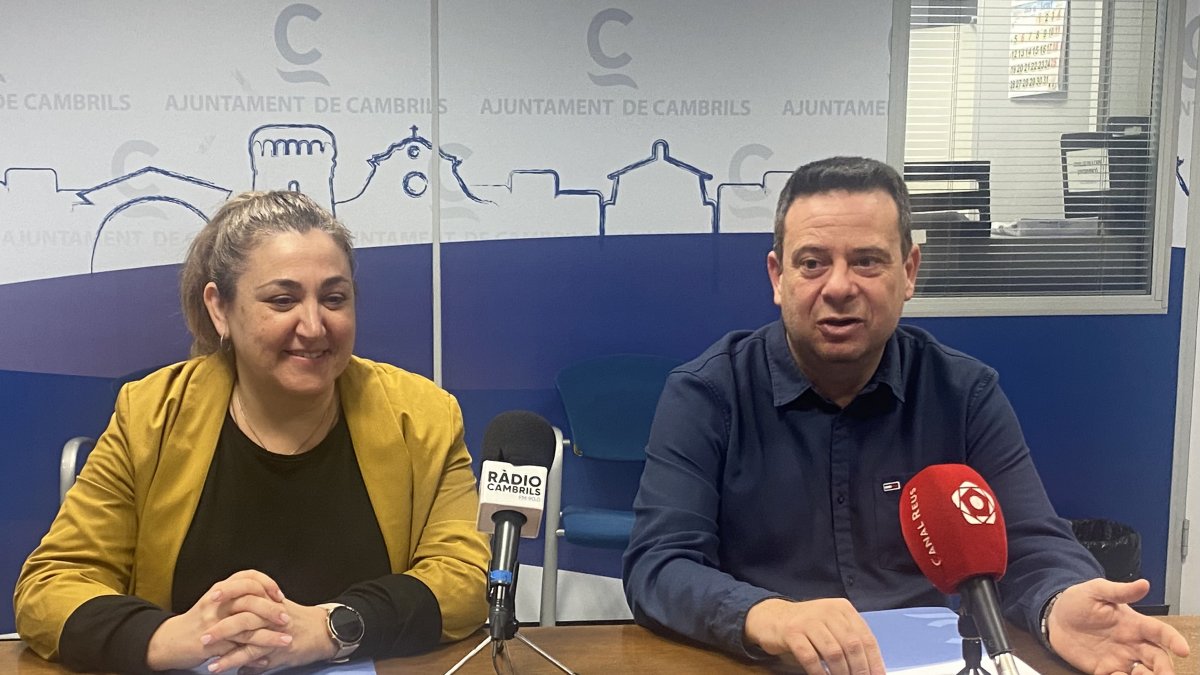 La concejala de Deportes, Gemma Balanyà; y el alcalde, Oliver Klein, han comparecido este 27 de enero en el Ayuntamiento par aepxlicar las inversiones.