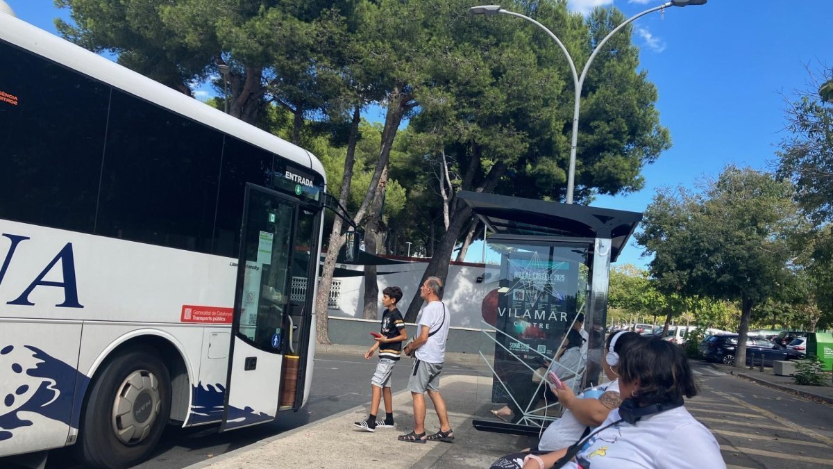 Habrá un refuerzo de bus a primera hora desde Calafell y Cunit