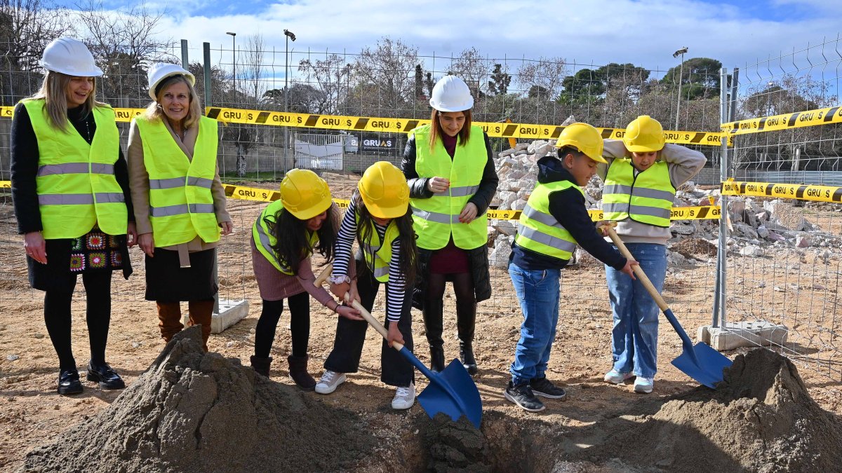 La primera pedra de l'EBM L'Ametller.