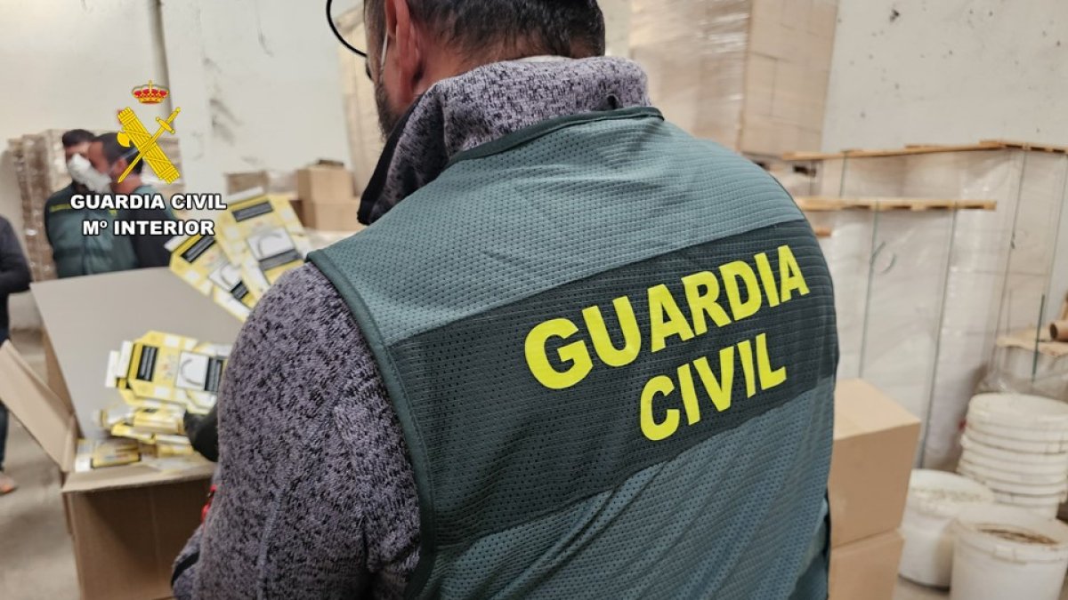 Un agente de la Guardia Civil en una imagen que no corresponde a la de la noticia.