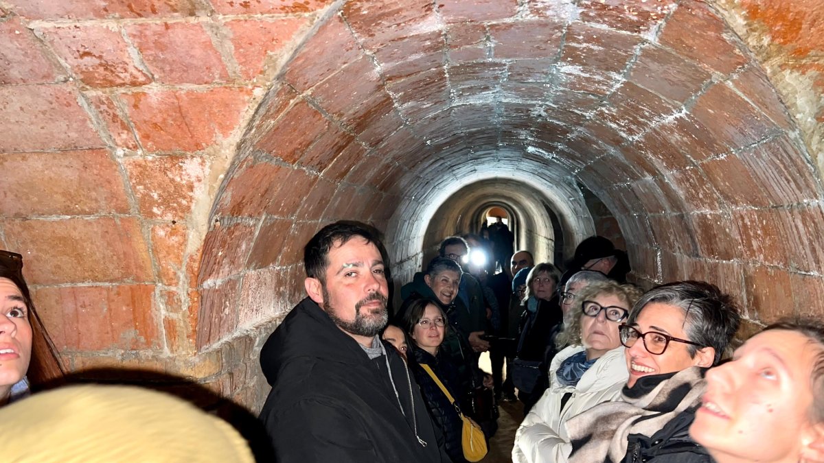 La ruta tanca amb una visita al refugi antiaeri de la plaça de la Patacada