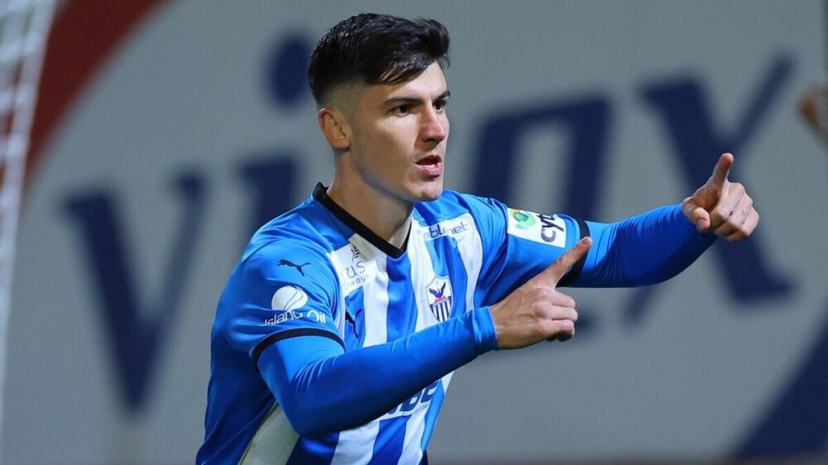 Sergio Castel es el delantero que gana enteros para reforzar el ataque grana.