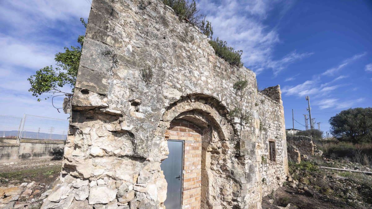 Aspecto actual de la iglesia de Sant Julià. También se ha eliminado la vegetación del entorno.