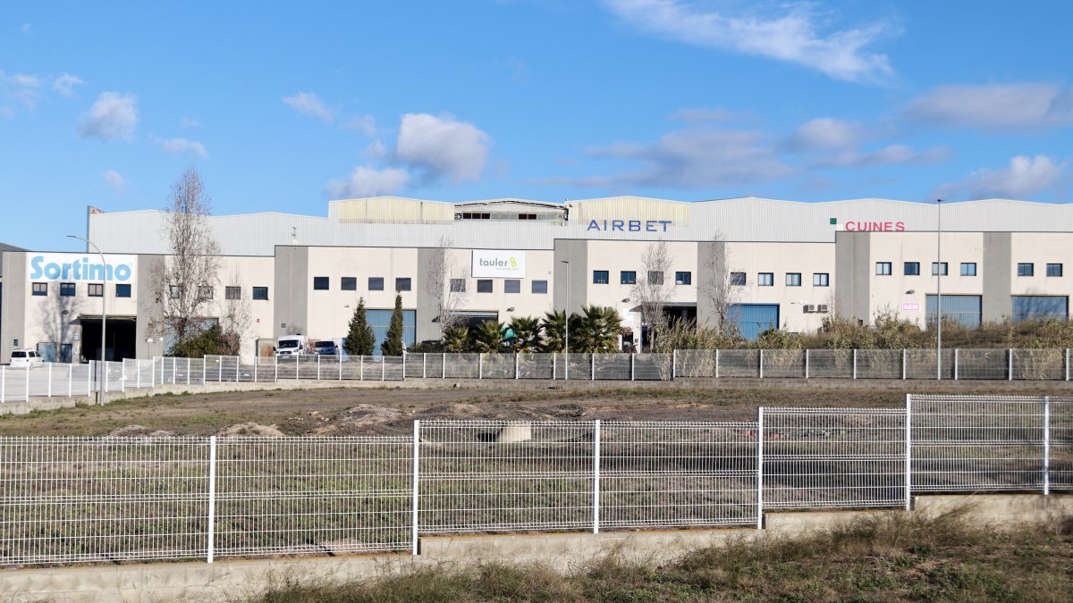 Naves en un polígono industrial en el Alt Penedès